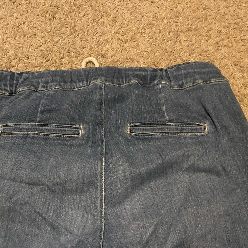 Lightweight denim cropped pants from NYDJ - Picture 5 of 8